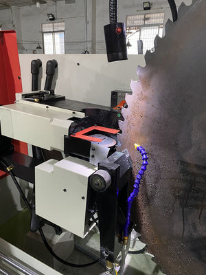 LDX-026A Смесительный диаметр 500-2000MM Серво питание полный CNC Круговая пила лезвие Смеситель